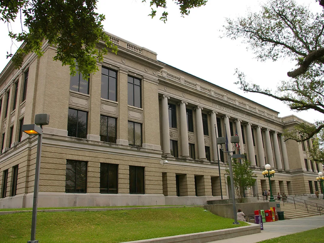 baton rouge courthouse seen from street